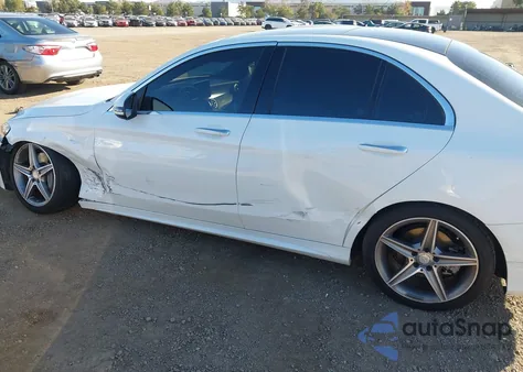 2016 Mercedes-Benz C 300 Sport z USA, uszkodzony, nr VIN 55SWF4JB5GU163818